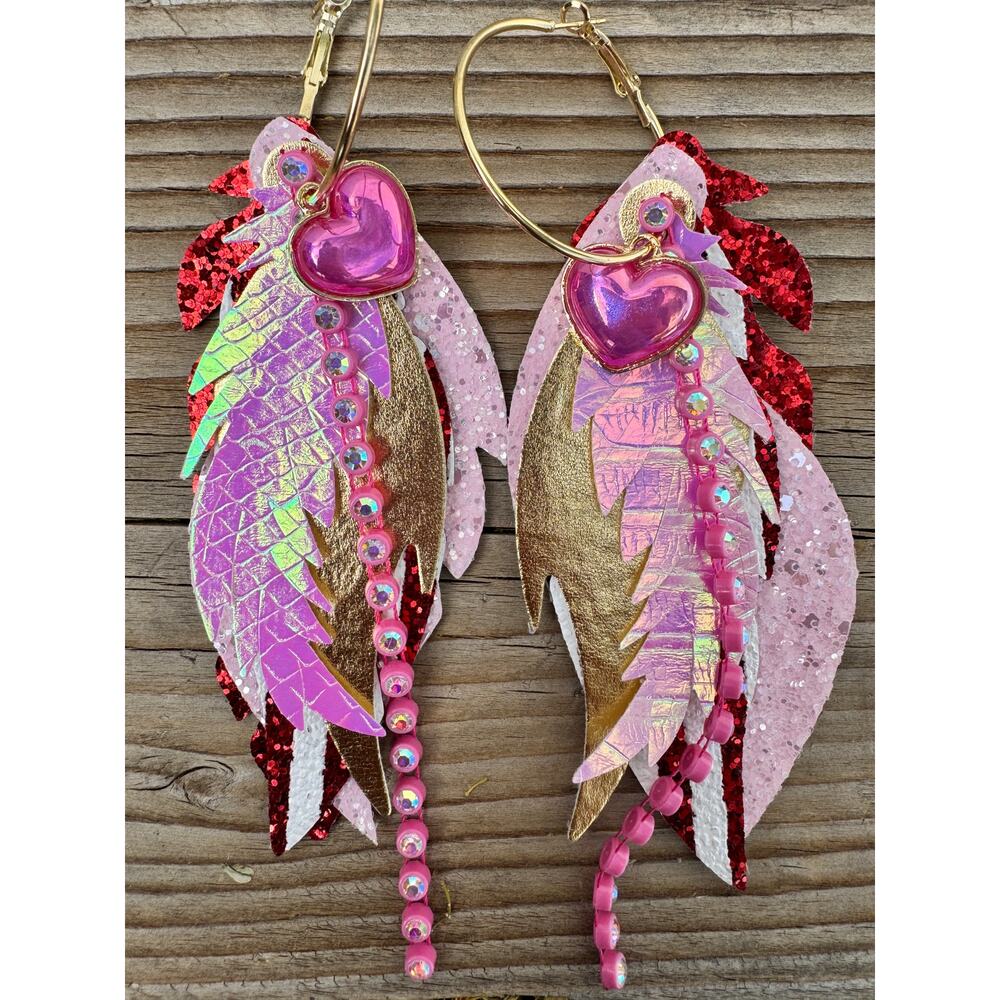 Keep It Gypsy Pink Iridescent Feather Earrings Rhinestone Heart Western Glam